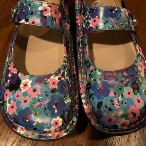 Alegria nurse shoes . Paloma size 7